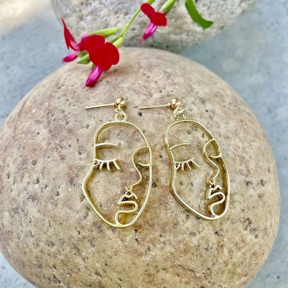 7/$30 Face gold tone Earrings - Picture 4 of 5